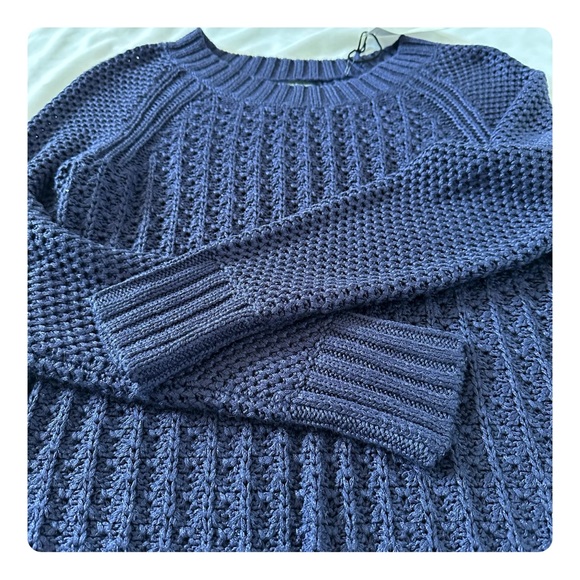 β
NWT Calvin Klein Jeans Women's Core Texture Mixed Crew Sweater - Navy Blue β
- Picture 15 of 17